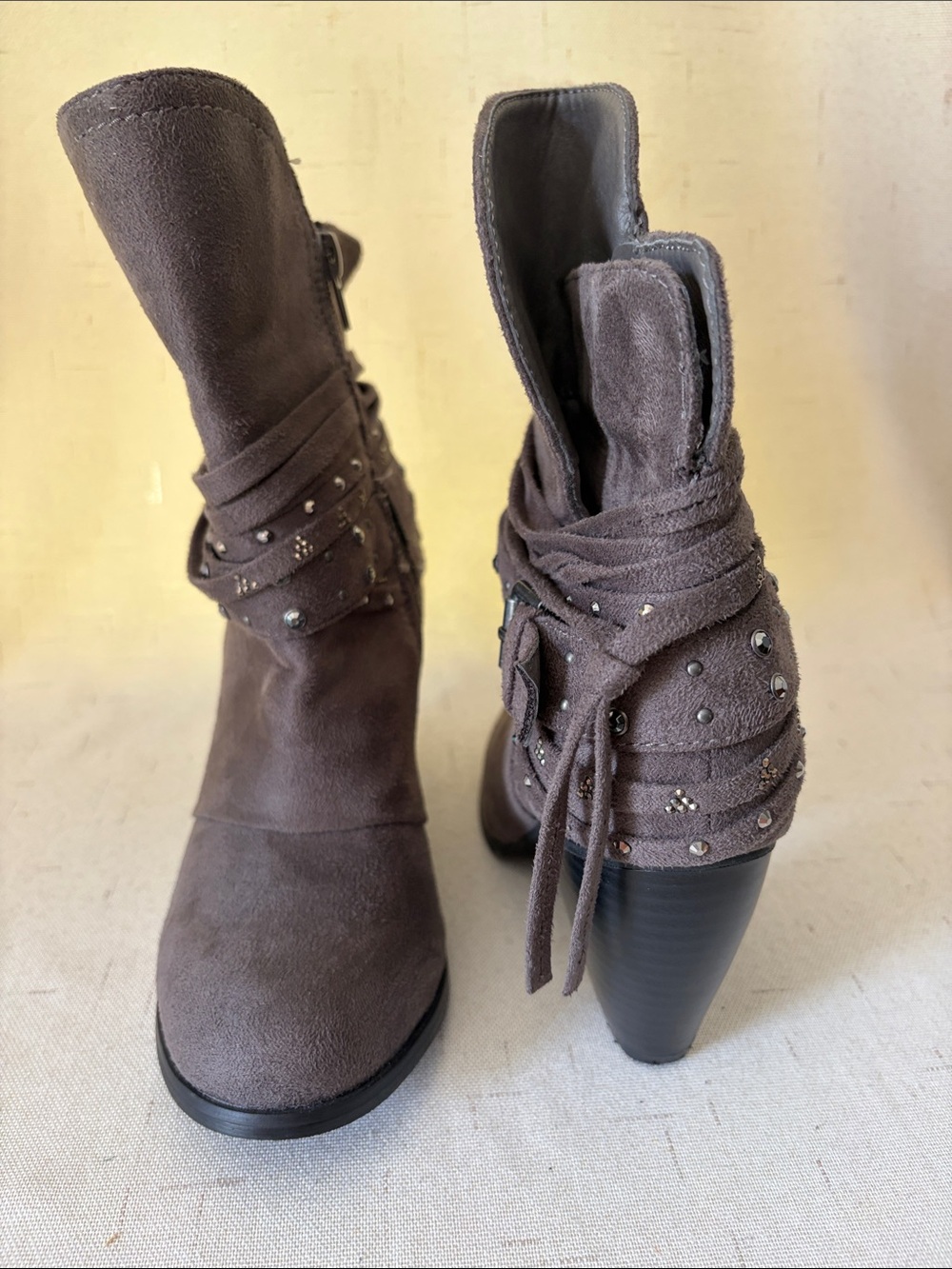 Vanity size 6, boots